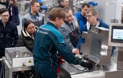 Демонстрация нового делителя сосисочных гирлянд