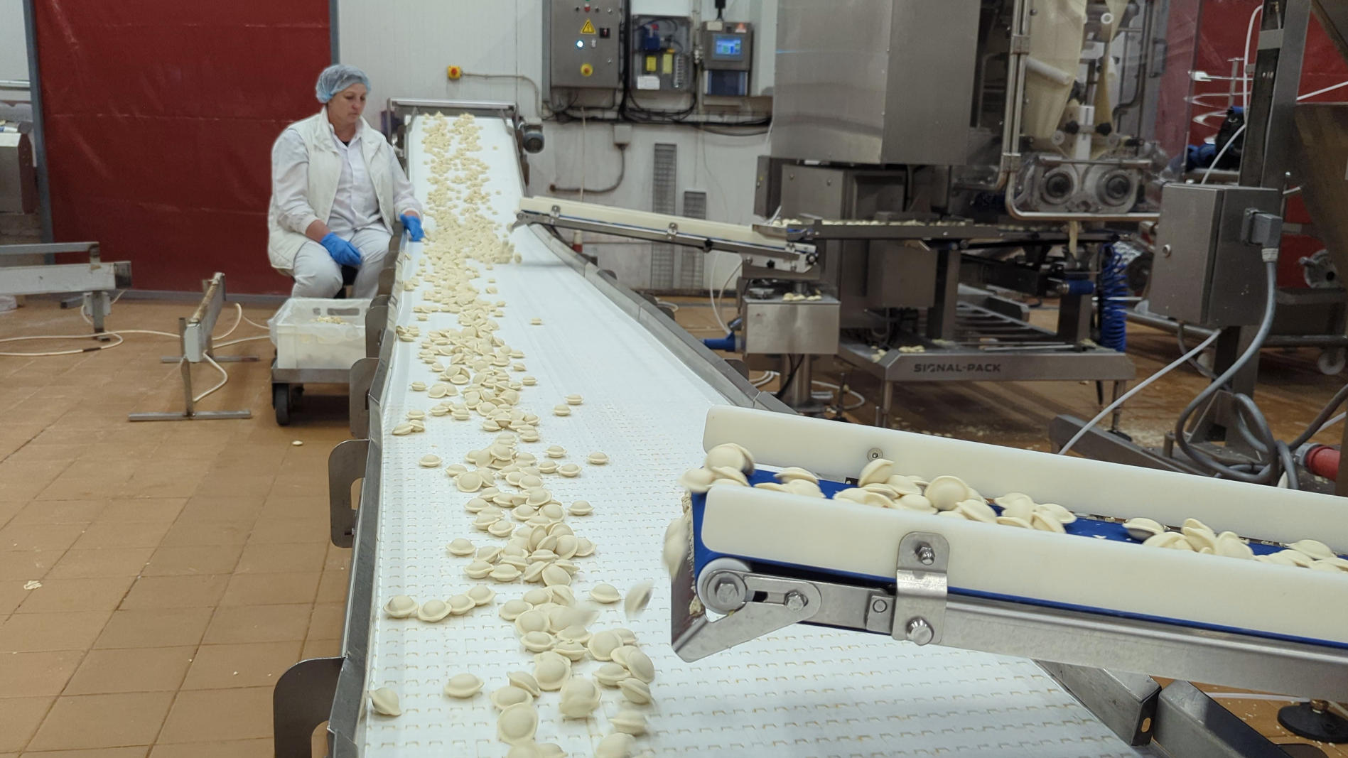 Линия по производству полуфабрикатов с автоматической подачей теста и начинки