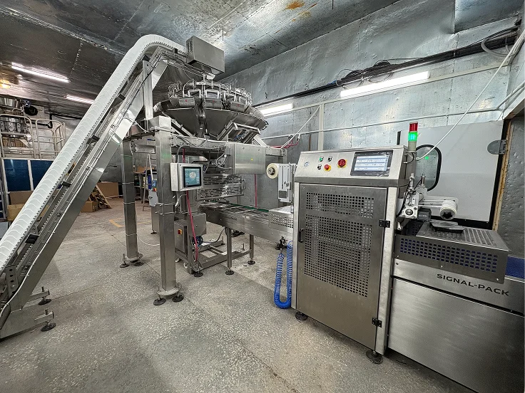 Фасовка полуфабрикатов в лотки на трейсилере