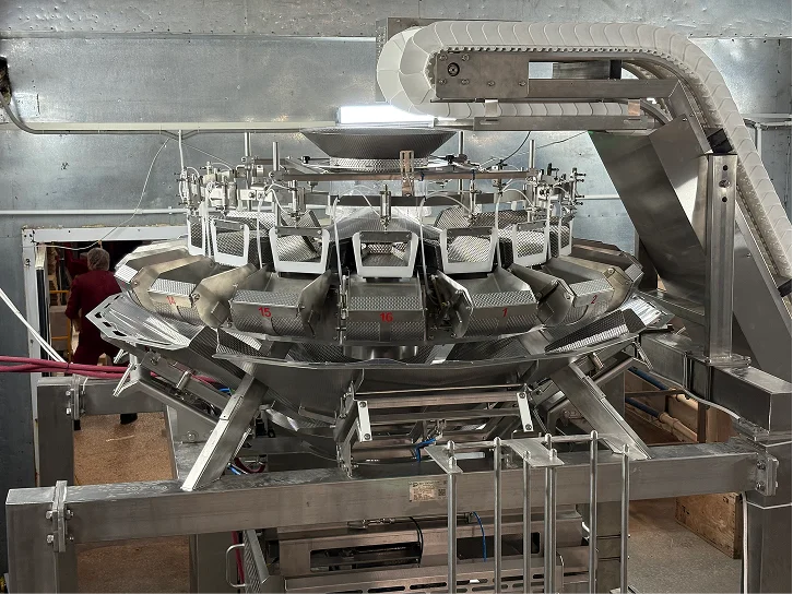 Фасовка полуфабрикатов в лотки на трейсилере 2