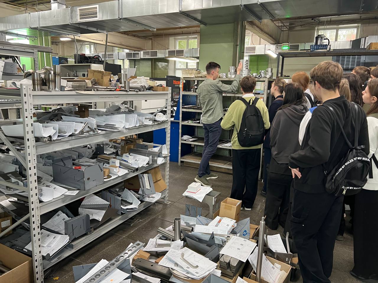 Школьники на производственной площадке Сигнал-Пак